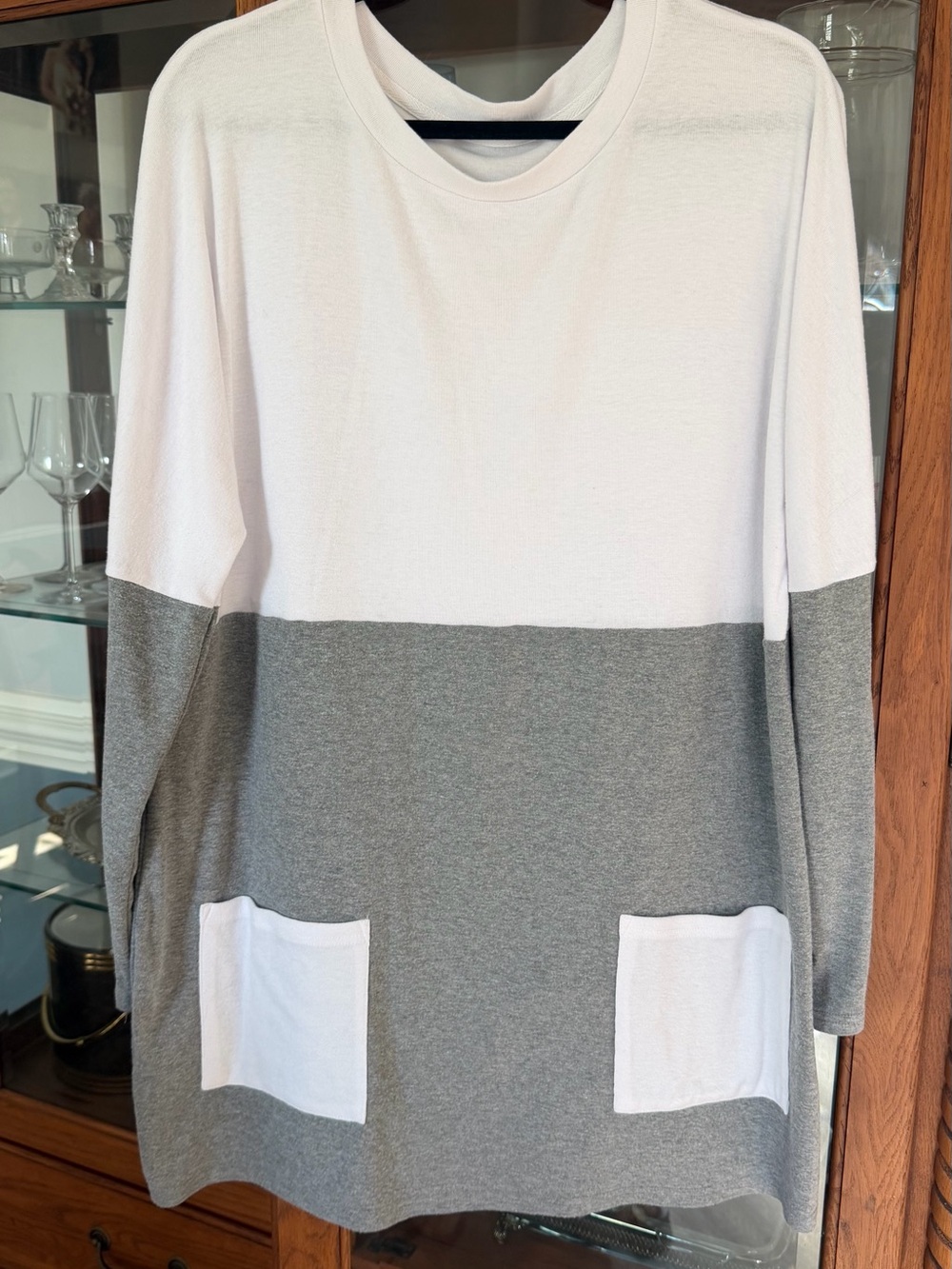 Women's Colorblock Crewneck long sleeve shirt- White & Gray